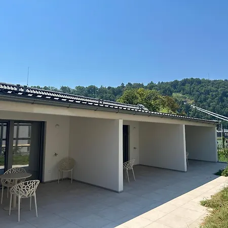 アパート Donau Living New Near And Highway