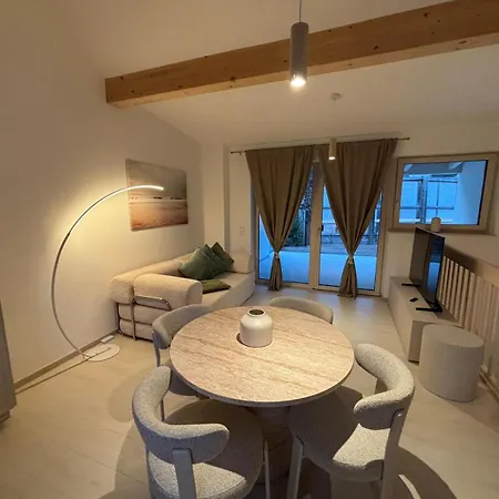 Donau Living New Near And Highway アパート