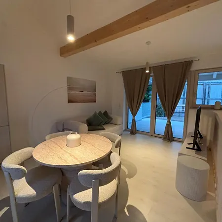 Donau Living New Near And Highway リンツ