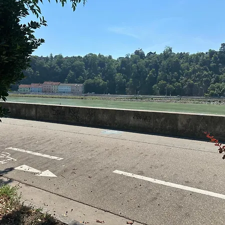Donau Living New Near And Highway リンツ